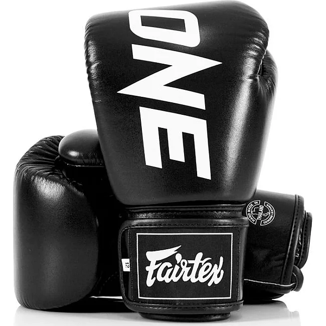 Боксерские перчатки Fairtex BGV1-ONE (натуральная кожа) Black (бинты в комплекте)