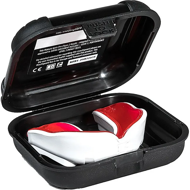 Боксерская капа MAKURA Ingis взрослая (возраст 11+) White/Red
