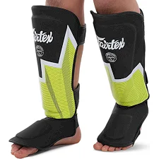 Защитные накладки на ноги Муай Тай, ММА, Кикбоксинг кожаная FAIRTEX BO-9486 (Черный-салатовый)