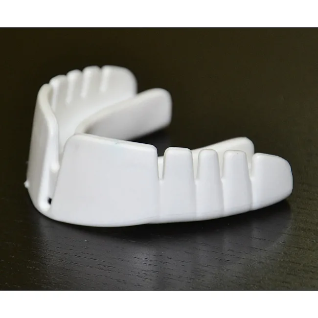 Боксерська капа OPRO Snap-Fit UFC доросла (вік 11+) White (ufc.002257002)
