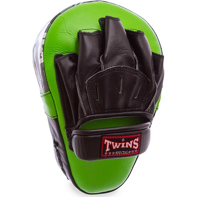 Лапа боксерская изогнутая тренировочная кожа TWINS PML10 18x27x4,5см 1 шт. (коричневый)
