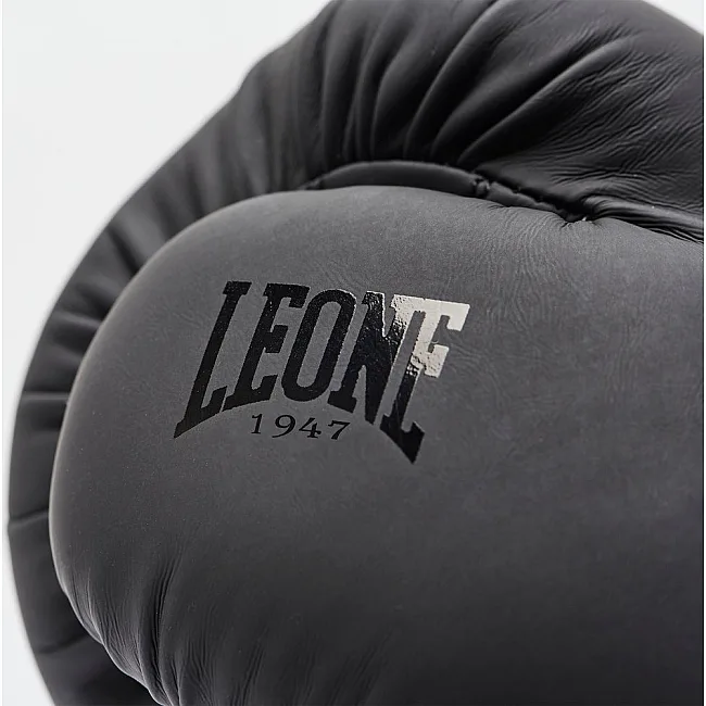 Боксерские перчатки Leone GN059 Black/White (капу в комплекте)