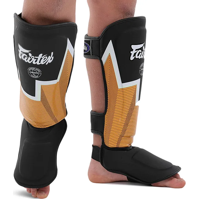 Защитные накладки на ноги Муай Тай, ММА, Кикбоксинг кожаная FAIRTEX BO-9486 (Черный-оранжевый)