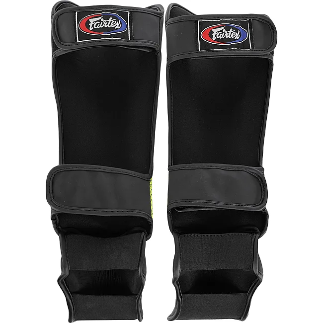Защитные накладки на ноги Муай Тай, ММА, Кикбоксинг кожаная FAIRTEX BO-9486 (Черный-оранжевый)