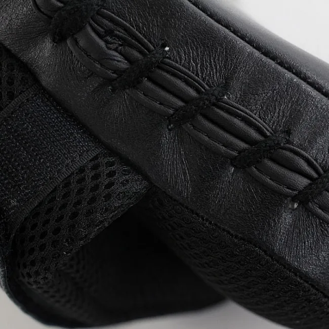 Лапы тренировочные Adidas Training Curved Punch Mitt (adiBAC015)