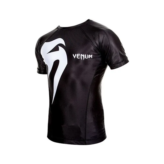 Рашгард VENUM Giant з коротким рукавом.