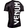 Рашгард VENUM Giant з коротким рукавом.