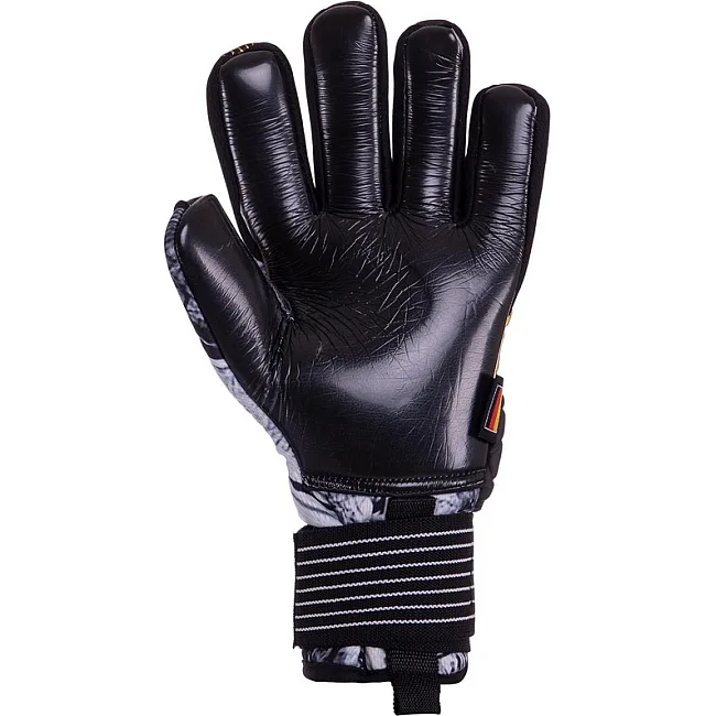 Вратарские перчатки
 профессиональные с защитой пальцев SOCCERMAX GK-008
 7-11