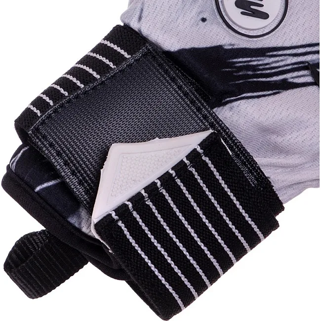Вратарские перчатки
 профессиональные с защитой пальцев SOCCERMAX GK-008
 7-11