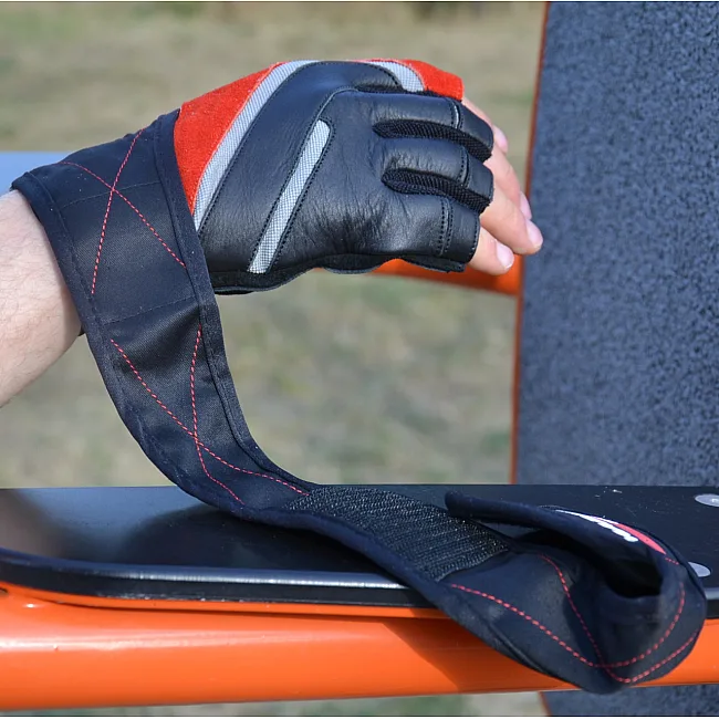 Рукавиці для фітнесу MADMAX MFG-568 Extreme 2nd edition Black/Red
