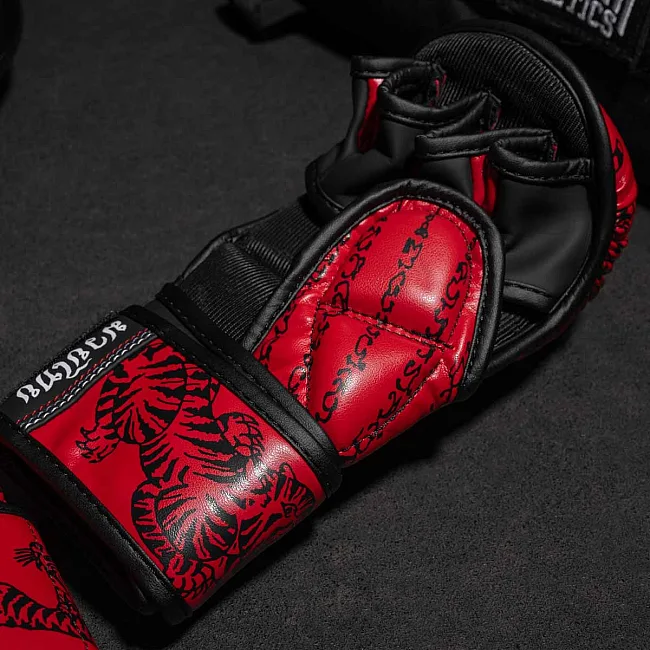 Перчатки для ММА Phantom Muay Thai Red (капа в подарок)