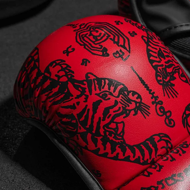 Перчатки для ММА Phantom Muay Thai Red (капа в подарок)