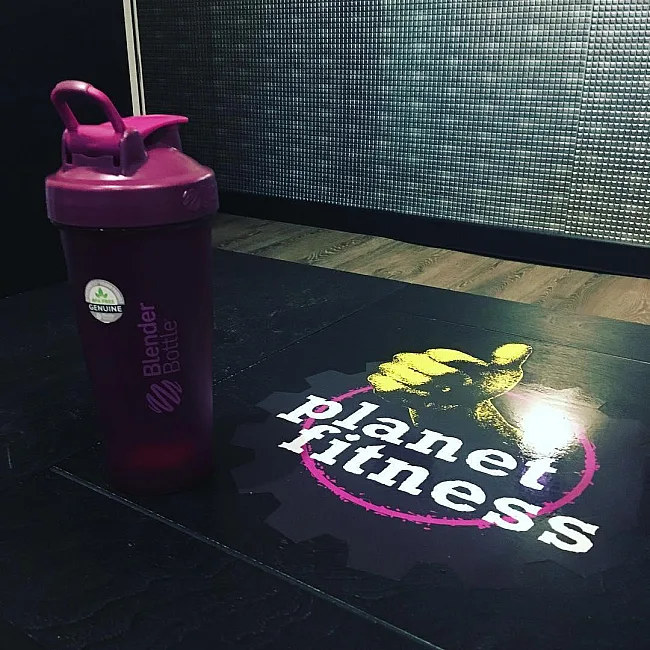 Спортивный шейкер BLENDERBOTTLE Classic Loop 28oz/820мл Plum