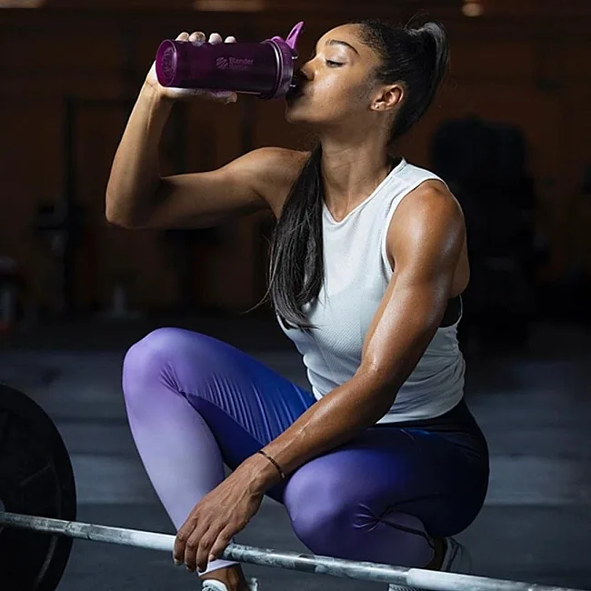 Спортивный шейкер BLENDERBOTTLE Classic Loop 28oz/820мл Plum