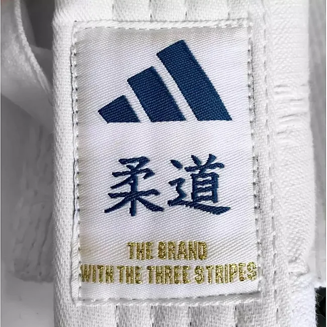 Кимоно для дзюдо Adidas Club J350P (белое с синим градиентом на плечах)