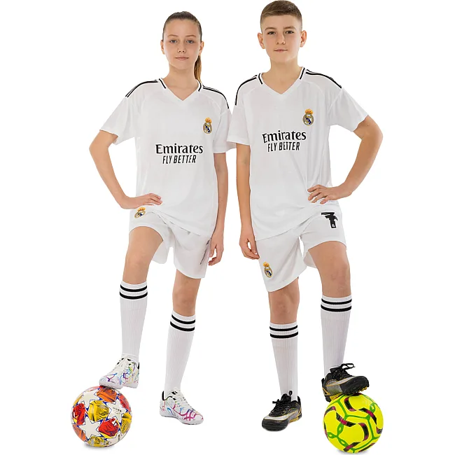 Футбольна форма дитяча із символікою клубу
 REAL MADRID VINI JR 7 домашня 2025 SP-SPORT

 CO-4635 20-30 (Білий)