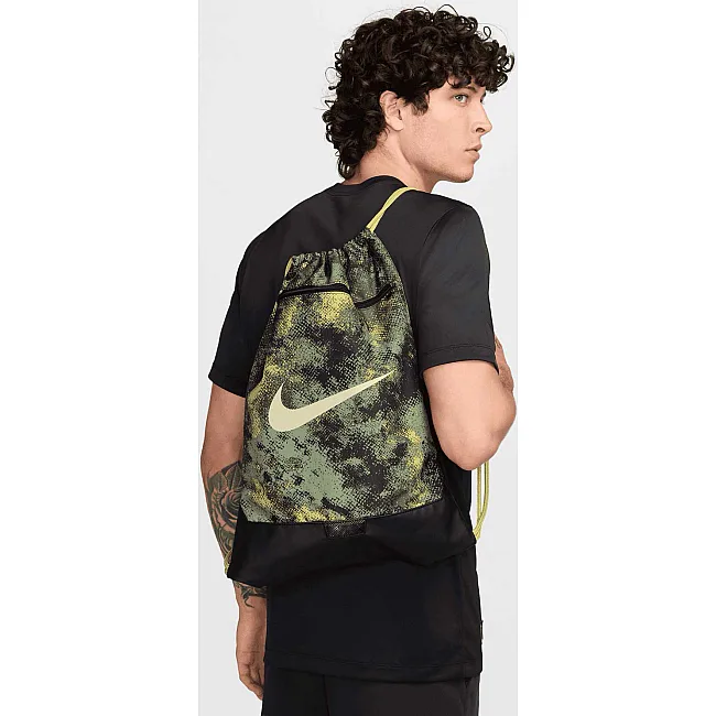 Рюкзак-мешок Nike NK BRSLA DRWSTG 9.5 CAMO AOP 18L хаки черный 36x51х5 см