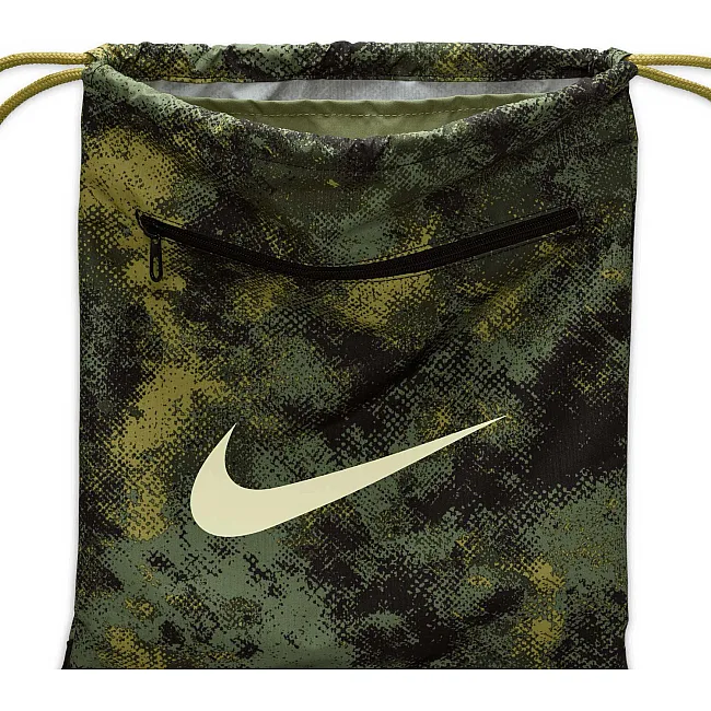 Рюкзак-мешок Nike NK BRSLA DRWSTG 9.5 CAMO AOP 18L хаки черный 36x51х5 см
