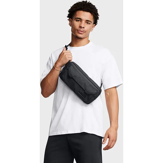 Сумка на пояс UNDER ARMOUR Triumph Crossbody 3,5L чорний  29x14x5 см