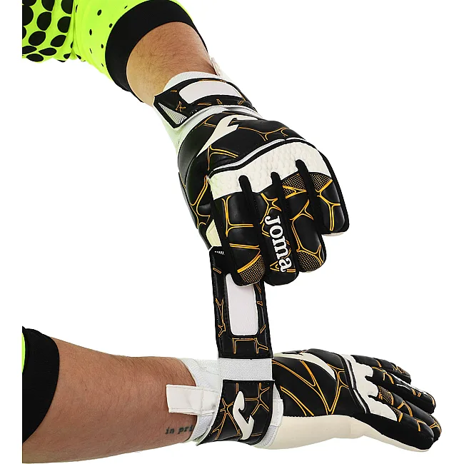 Вратарские перчатки
 профессиональные JOMA

 PRO 400908-109
 7-12 (Черный-золотой)