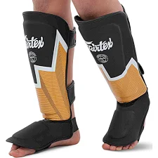 Защитные накладки на ноги Муай Тай, ММА, Кикбоксинг кожаная FAIRTEX BO-9486 (Черный-желтый)