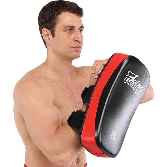 Тай-пед ударний для Муай Тай вигнутий з ременями та ручкою шкіра FAIRTEX BO-0283 (Червоний)