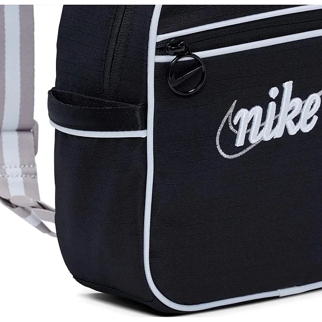 Женский рюкзак Nike NSW FUTURA 365 MINI BKPK-RETRO 6L черный 25 х 20 х 10 см