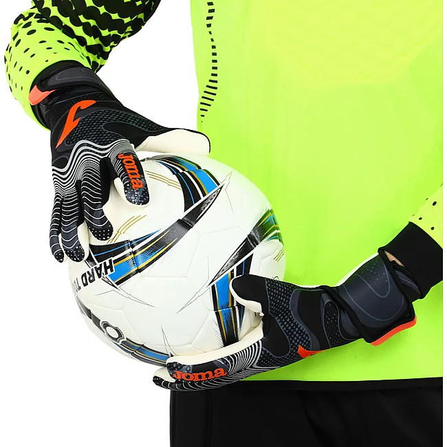 Вратарские перчатки
 профессиональные с защитой пальцев JOMA

 PANTHER 401361-108
 7-12 (Черный-белый)
