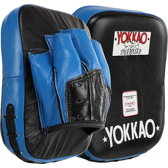 Лапа боксерская изогнутая тренировочная кожа YOKKAO YKO-217 (Черный-синий)