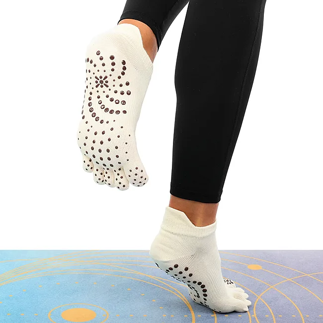 Носки для йоги и пилатеса с закрытыми пальцами нескользящие BLOOM YOGA SOCKS LB7081 (Белый)