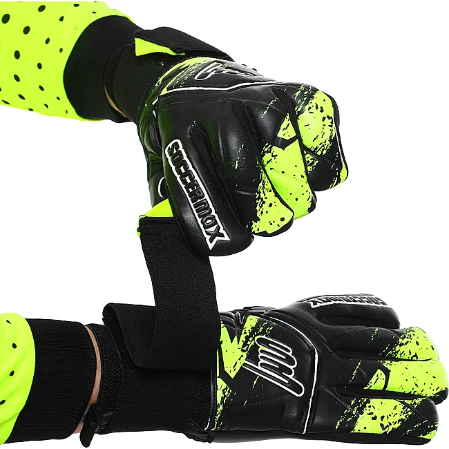 Воротарські рукавички
 професійні із захистом пальців SOCCERMAX GK-4315
 7-11 (Чорний-лимонний)