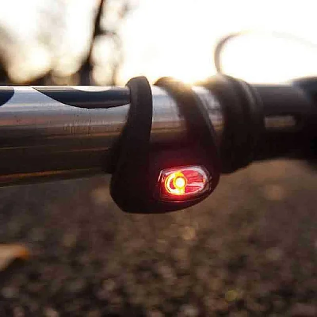 Мигалка на велосипед задняя KNOG Frog Strobe Rear 2.5 Lumens Black