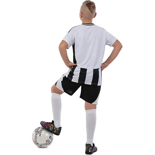 Футбольна форма дитяча із символікою клубу
 JUVENTUS домашня 2024 SP-SPORT

 CO-3731 115-160

см (Чорний-білий)