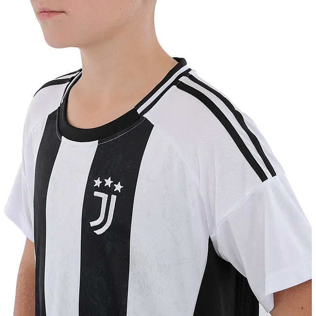Футбольна форма дитяча із символікою клубу
 JUVENTUS домашня 2024 SP-SPORT

 CO-3731 115-160

см (Чорний-білий)