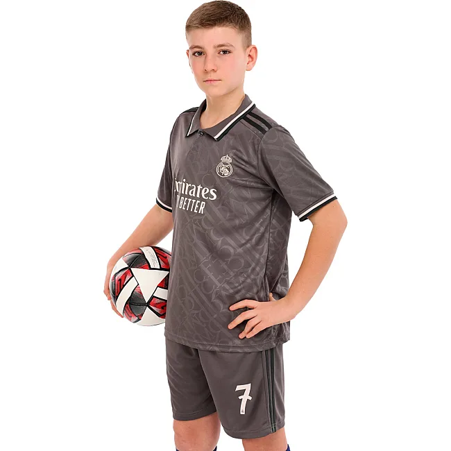 Футбольна форма дитяча із символікою клубу
 REAL MADRID VINI JR 7 резервна 2025 SP-SPORT

 CO-4648 20-30 (Сірий)
