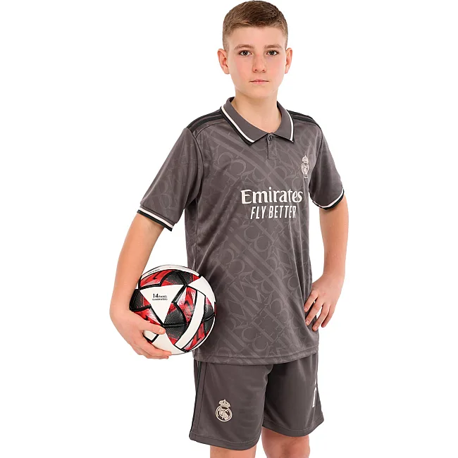Футбольна форма дитяча із символікою клубу
 REAL MADRID VINI JR 7 резервна 2025 SP-SPORT

 CO-4648 20-30 (Сірий)