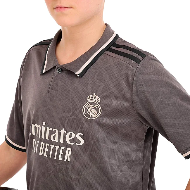 Футбольна форма дитяча із символікою клубу
 REAL MADRID VINI JR 7 резервна 2025 SP-SPORT

 CO-4648 20-30 (Сірий)