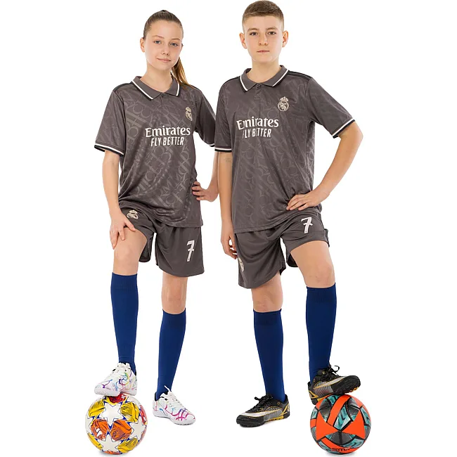 Футбольна форма дитяча із символікою клубу
 REAL MADRID VINI JR 7 резервна 2025 SP-SPORT

 CO-4648 20-30 (Сірий)