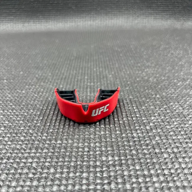 Капа для бокса OPRO Silver UFC взрослая (возраст 11+) Red/Black (ufc.102514002)