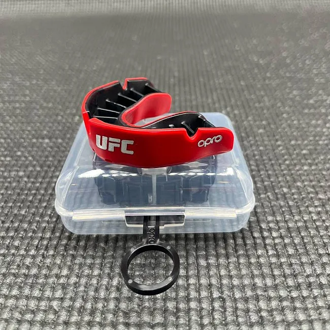 Капа для бокса OPRO Silver UFC взрослая (возраст 11+) Red/Black (ufc.102514002)