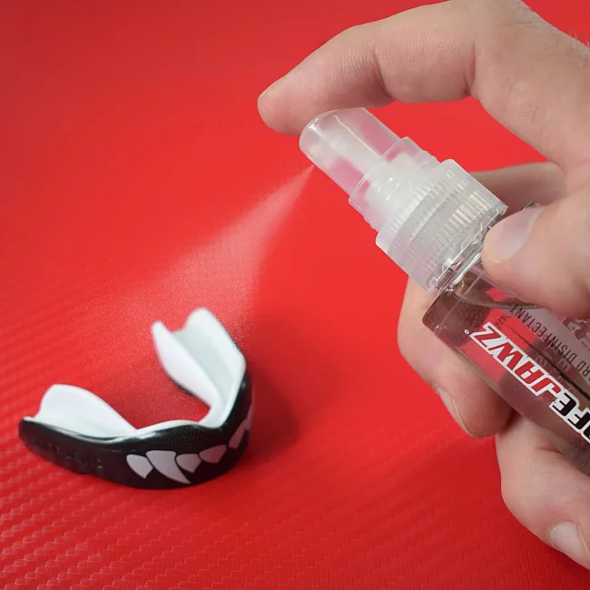 Спрей-деодорайзер для капы SafeJawz Disinfectant Spray. Mint Flavoured, Anti-Microbial Gum Shield Cleaner