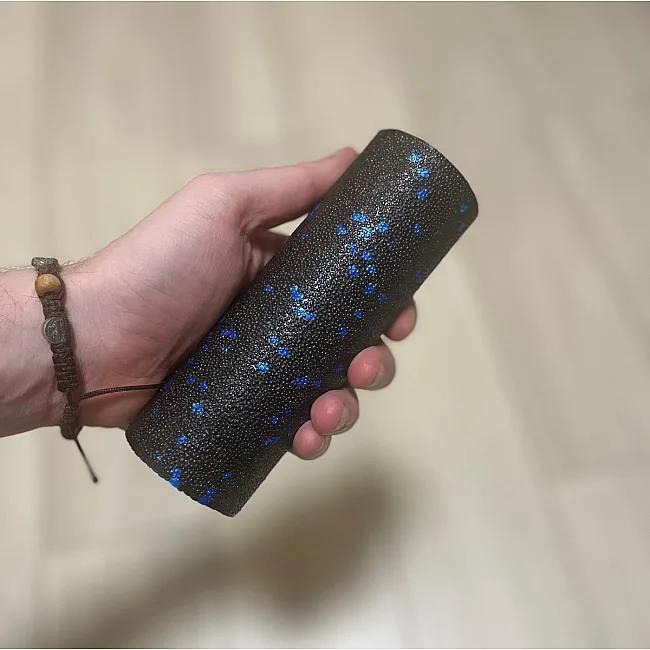 Массажный ролик (роллер) гладкий PowerPlay PP-4346 Mini EPP Foam Roller Черно/Синий (15x5,3см.)