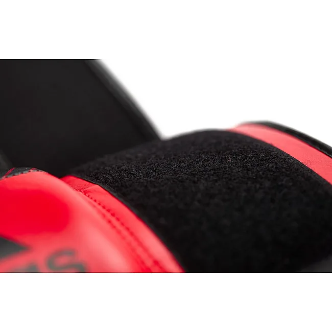 Перчатки для кикбоксинга Adidas с лицензией Wako (красно-черный, adiKBWKF200)