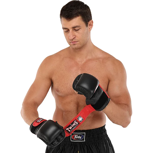 Перчатки Крабы спаринговые для MMA TWINS

 GGL-1 (Черный-синий)