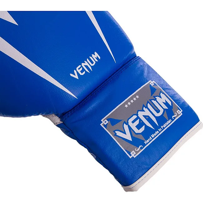 Перчатки для бокса

 на шнуровке кожаные VENUM
 GIANT VL-5786 (Красный)