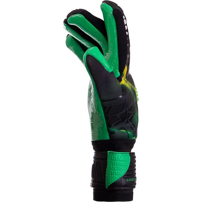 Вратарские перчатки
 профессиональные с защитой пальцев SOCCERMAX GK-010
 7-11