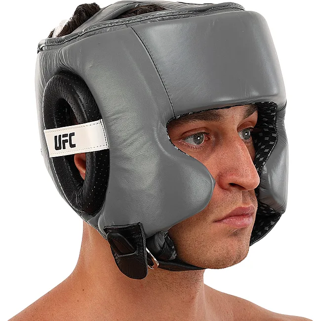 Шлем для бокса в мексиканском стиле
 кожаный UFC PRO Training UHK-69961 XL