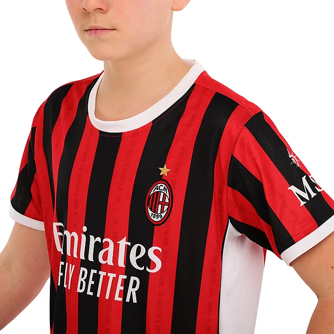 Дитяча футбольна форма
 із символікою футбольного AC MILAN домашня 2025 SP-SPORT

 CO-4651 20-30 (Червоний-чорний)
