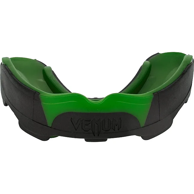 Боксерская капа Venum Predator (возраст 11+)