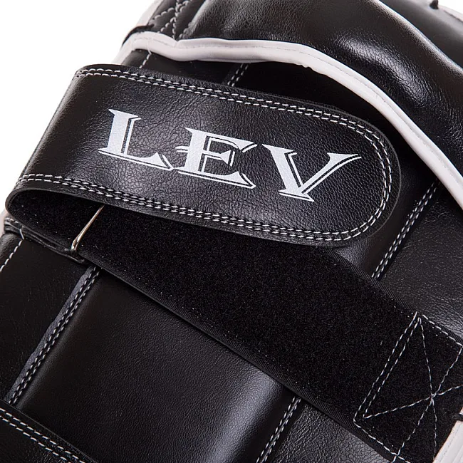 Тай-пэд ударный для Муай Тай изогнутый с ремнями и ручкой Кожзам LEV LV-4288 37x20x8см 1шт